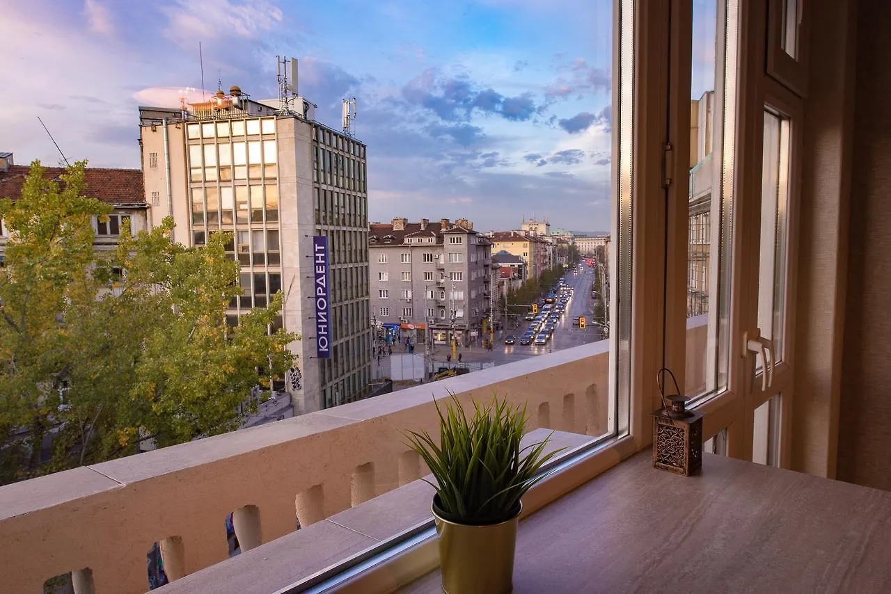 Unique Atmosphere With Golden Standard Design Sofia Apartment